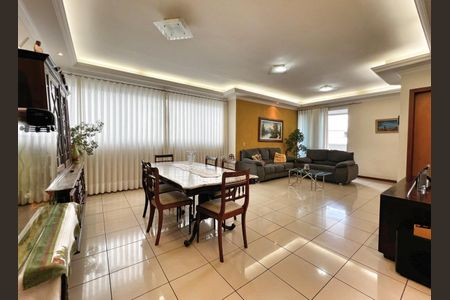 Apartamento à venda com 156m², 4 quartos e 3 vagas Apartamento à venda com 156m², 4 quartos e 3 vagasSala de Jantar