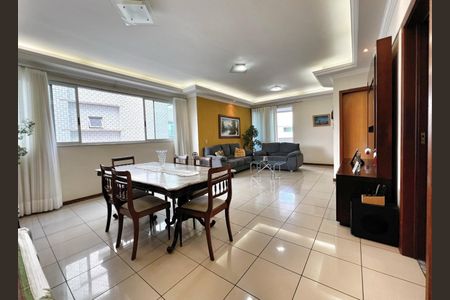 Apartamento à venda com 156m², 4 quartos e 3 vagas Apartamento à venda com 156m², 4 quartos e 3 vagasSala de Jantar