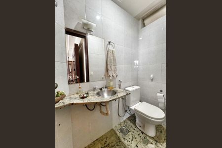 Apartamento à venda com 156m², 4 quartos e 3 vagas Apartamento à venda com 156m², 4 quartos e 3 vagasBanheiro