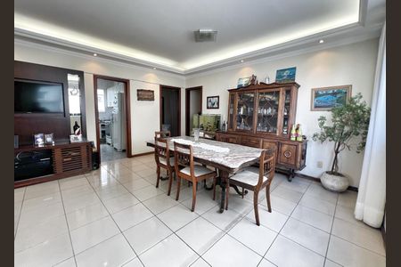 Apartamento à venda com 156m², 4 quartos e 3 vagas Apartamento à venda com 156m², 4 quartos e 3 vagasSala de Jantar