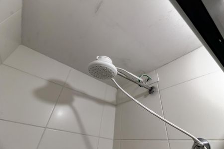 Apartamento para alugar com 27m², 1 quarto e sem vaga Apartamento para alugar com 27m², 1 quarto e sem vagaBanheiro da Suíte - chuveiro