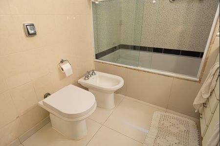Apartamento à venda com 200m², 2 quartos e 1 vaga Apartamento à venda com 200m², 2 quartos e 1 vagaBanheiro da Suíte