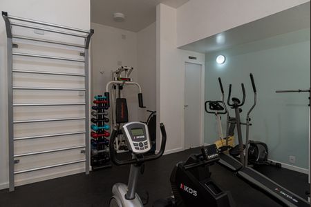 Apartamento à venda com 200m², 2 quartos e 1 vaga Apartamento à venda com 200m², 2 quartos e 1 vagaÁrea comum - Academia