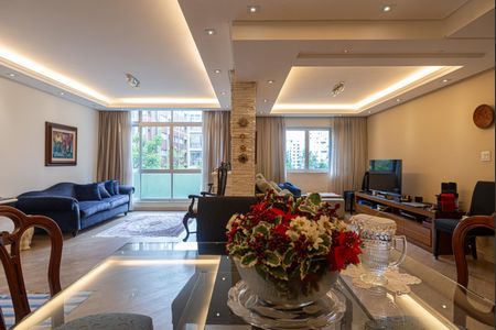 Apartamento à venda com 200m², 2 quartos e 1 vaga Apartamento à venda com 200m², 2 quartos e 1 vagaSala