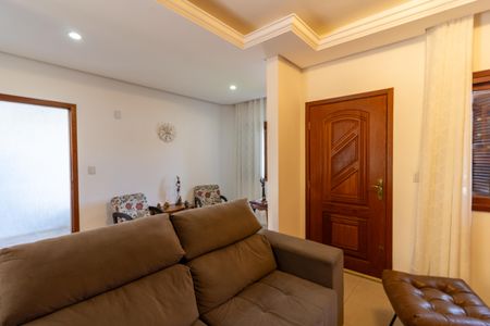 Casa à venda com 210m², 3 quartos e 3 vagasSala