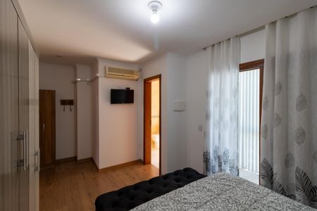 Casa à venda com 210m², 3 quartos e 3 vagasSuíte