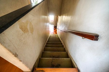 Casa à venda com 251m², 3 quartos e 5 vagasEscada