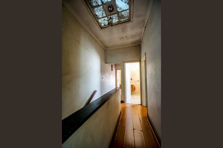 Casa à venda com 251m², 3 quartos e 5 vagasCorredor dos quartos