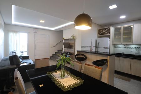 Casa à venda com 123m², 2 quartos e 2 vagasSala