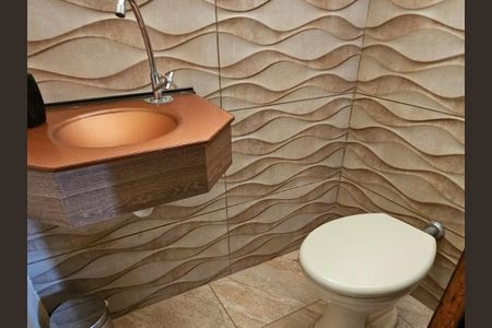 Casa à venda com 180m², 2 quartos e 2 vagas Casa à venda com 180m², 2 quartos e 2 vagasLavabo