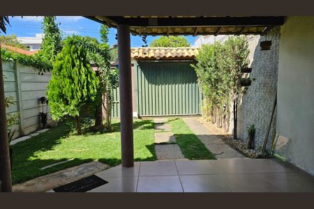 Casa à venda com 180m², 2 quartos e 2 vagas Casa à venda com 180m², 2 quartos e 2 vagasEntrada