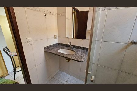 Casa à venda com 180m², 2 quartos e 2 vagas Casa à venda com 180m², 2 quartos e 2 vagasBanheiro