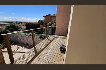 Casa à venda com 180m², 2 quartos e 2 vagas Casa à venda com 180m², 2 quartos e 2 vagasÁrea Externa