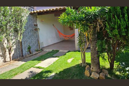 Casa à venda com 180m², 2 quartos e 2 vagas Casa à venda com 180m², 2 quartos e 2 vagasEntrada