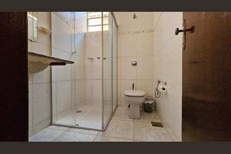 Casa à venda com 180m², 2 quartos e 2 vagas Casa à venda com 180m², 2 quartos e 2 vagasBanheiro