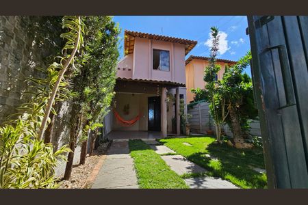 Casa à venda com 180m², 2 quartos e 2 vagas Casa à venda com 180m², 2 quartos e 2 vagasEntrada