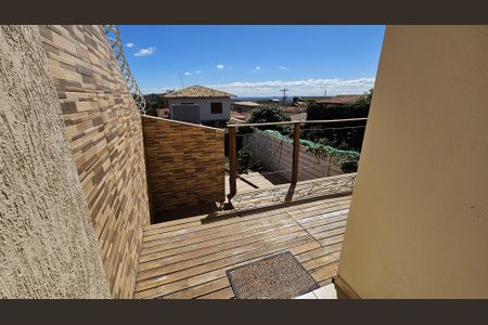 Casa à venda com 180m², 2 quartos e 2 vagas Casa à venda com 180m², 2 quartos e 2 vagasÁrea Externa