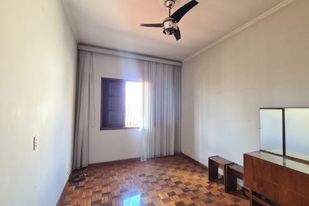 Casa à venda com 250m², 3 quartos e 5 vagasSuite