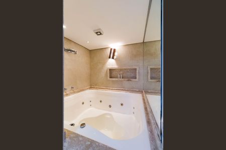 Apartamento à venda com 346m², 4 quartos e 4 vagasBanheiro Suíte 1