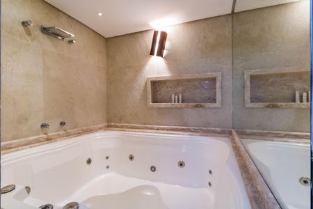 Apartamento à venda com 346m², 4 quartos e 4 vagasBanheiro Suíte 1