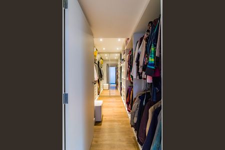 Apartamento à venda com 346m², 4 quartos e 4 vagasCloset Suíte 1