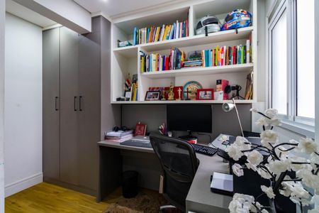 Apartamento à venda com 346m², 4 quartos e 4 vagasEscritório