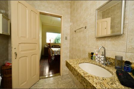 Casa à venda com 92m², 3 quartos e sem vagaBanheiro social