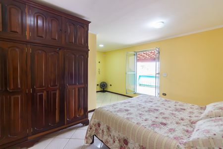 Casa à venda com 222m², 3 quartos e 2 vagasSuíte