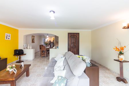 Casa à venda com 222m², 3 quartos e 2 vagasSala