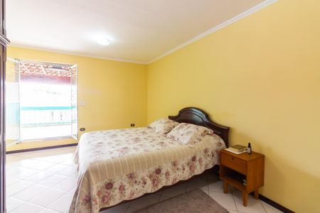 Casa à venda com 222m², 3 quartos e 2 vagasSuíte