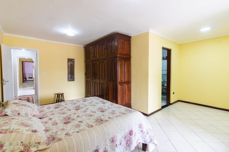 Casa à venda com 222m², 3 quartos e 2 vagasSuíte