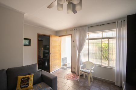 Casa à venda com 380m², 4 quartos e 7 vagasSala