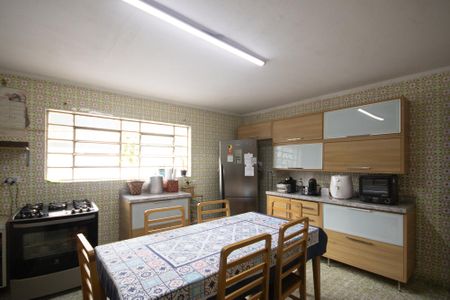 Casa à venda com 380m², 4 quartos e 7 vagasCozinha