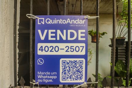 Casa à venda com 360m², 5 quartos e 2 vagas Casa à venda com 360m², 5 quartos e 2 vagasPlaquinha