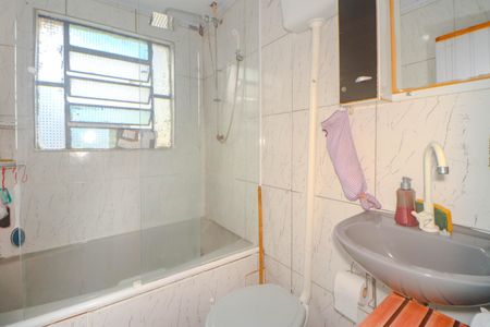 Casa à venda com 360m², 5 quartos e 2 vagas Casa à venda com 360m², 5 quartos e 2 vagasBanheiro 2