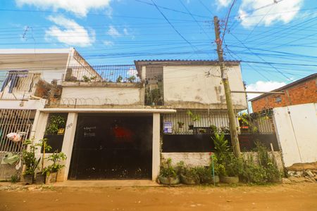 Casa à venda com 360m², 5 quartos e 2 vagas Casa à venda com 360m², 5 quartos e 2 vagasFachada