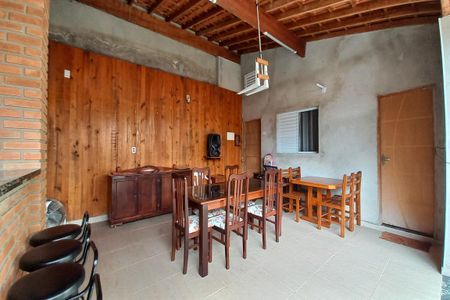 Casa à venda com 110m², 3 quartos e 4 vagas Casa à venda com 110m², 3 quartos e 4 vagasÁrea comum - Churrasqueira