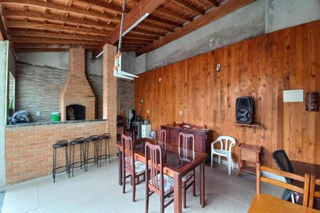 Casa à venda com 110m², 3 quartos e 4 vagas Casa à venda com 110m², 3 quartos e 4 vagasÁrea comum - Churrasqueira