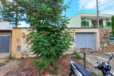 Casa à venda com 110m², 3 quartos e 4 vagas Casa à venda com 110m², 3 quartos e 4 vagasFachada do Prédio