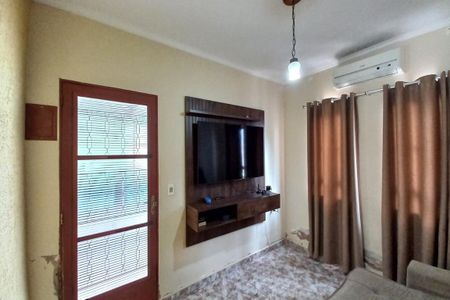 Casa à venda com 110m², 3 quartos e 4 vagas Casa à venda com 110m², 3 quartos e 4 vagasSala