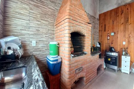 Casa à venda com 110m², 3 quartos e 4 vagas Casa à venda com 110m², 3 quartos e 4 vagasÁrea comum - Churrasqueira