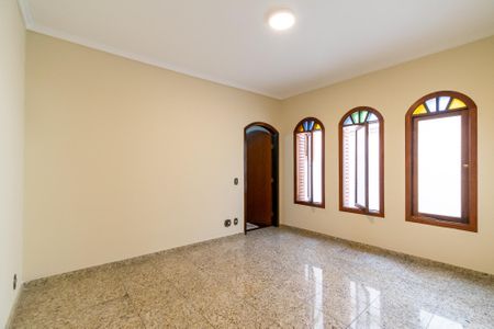 Casa à venda com 295m², 4 quartos e 4 vagasSala de TV
