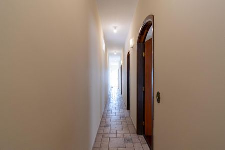 Casa à venda com 295m², 4 quartos e 4 vagasCorredor