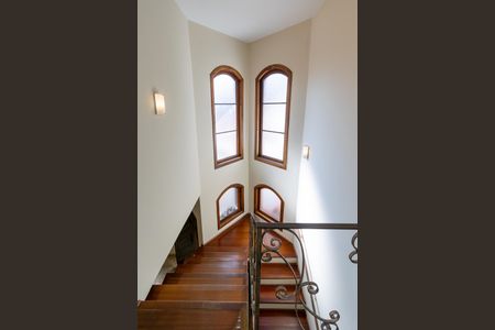 Casa à venda com 295m², 4 quartos e 4 vagasEscada