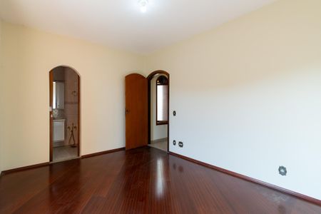 Casa à venda com 295m², 4 quartos e 4 vagasSuíte