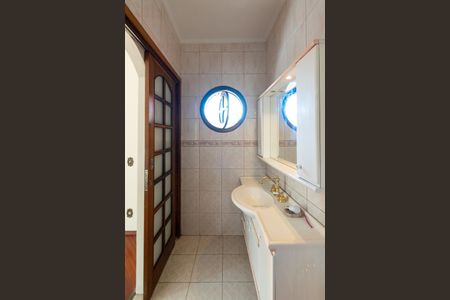 Casa à venda com 295m², 4 quartos e 4 vagasBanheiro da Suíte