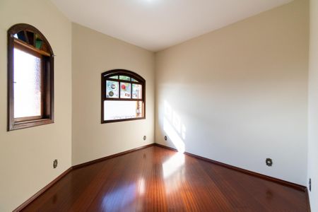 Casa à venda com 295m², 4 quartos e 4 vagasQuarto 2