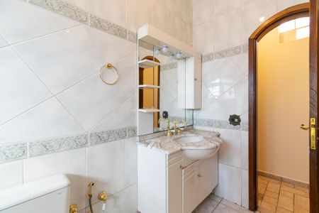 Casa à venda com 295m², 4 quartos e 4 vagasBanheiro Social