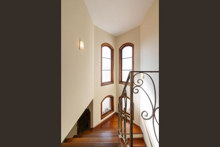 Casa à venda com 295m², 4 quartos e 4 vagasEscada