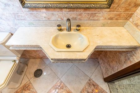 Casa à venda com 295m², 4 quartos e 4 vagasLavabo